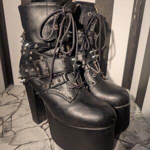 Demonia Size 10 Platform Torment 700 Boots